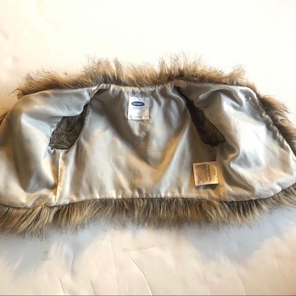 Old Navy faux fur vest - Picture 6 of 13